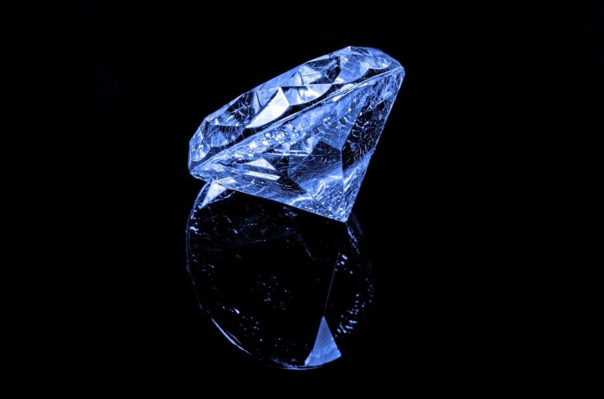 Diamond Symmetry Polish