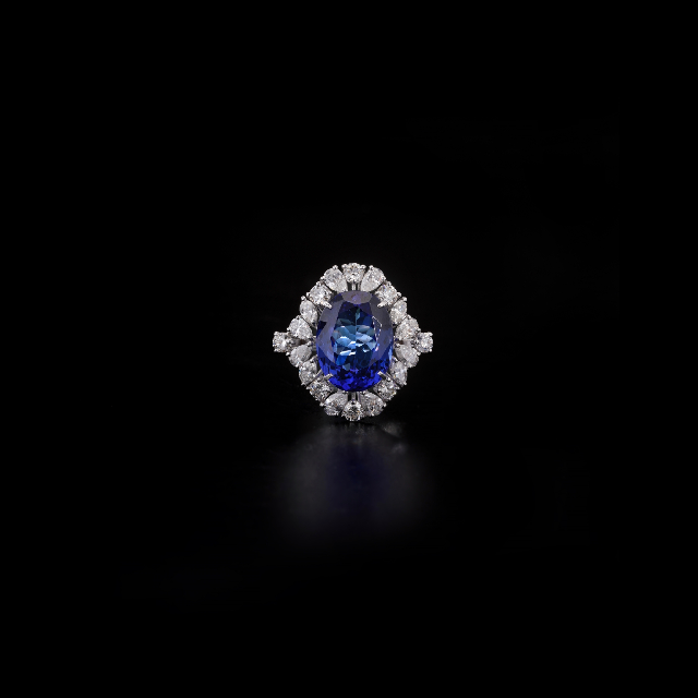 Ring of Tanzanite and Dimaonds