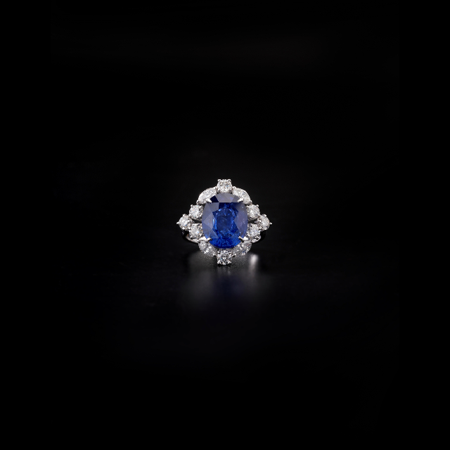 Ring of Blue Sapphire and Diamonds