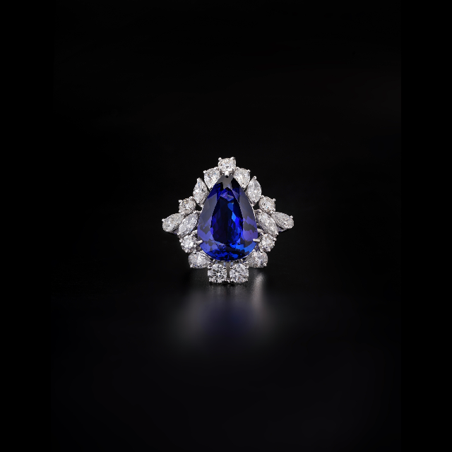 Ring of Tanzanite and Diamonds